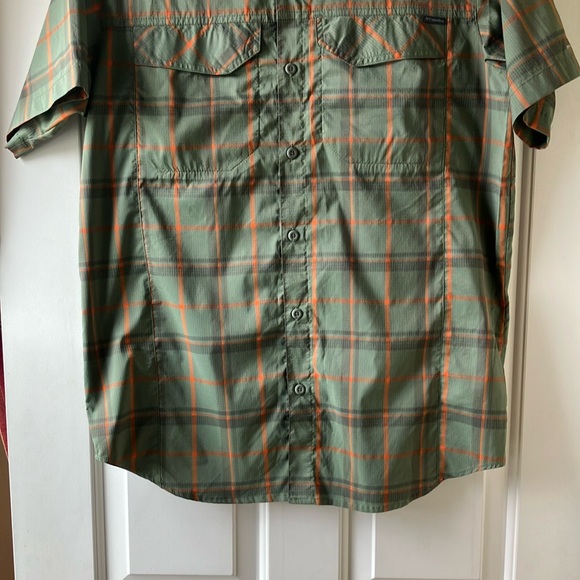 [SOLD] Columbia Silver Ridge Lite Plaid Shirt in Green/Orange Size M - Picture 6 of 15